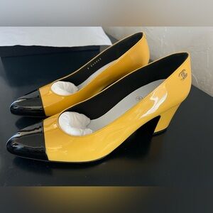 CHANEL Patent Calfskin Yellow and Black Pumps size 39